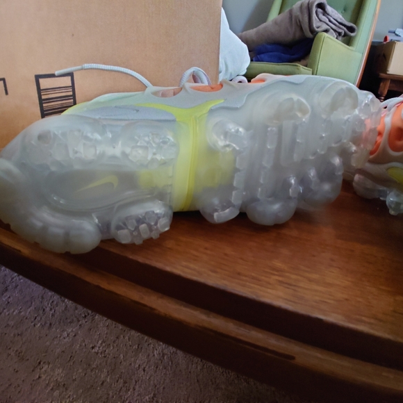 Nike Air vapormax plus size 5 woman's running shoes. Reverse sunset color way - Picture 10 of 13